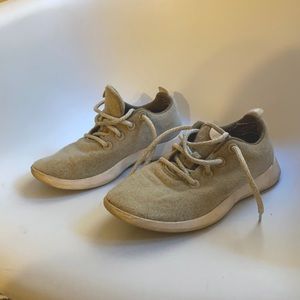 Allbirds wool runners W8 pebble color, white sole